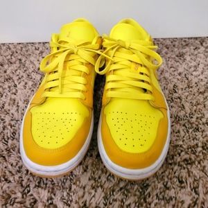 Women's size 8 low Air Jordan 1
